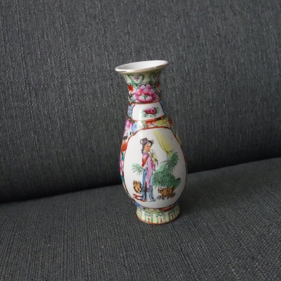 Small 6.5 Inch High Hourglass Shaped Ceramic Flower Vase - Picture 5 of 16